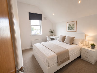 🚇✨ Amazing Ensuite Room  – Steps from the Tube! Main Photo