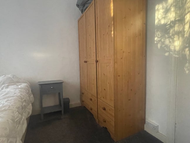  Furnished room available - Great transport & amen Main Photo