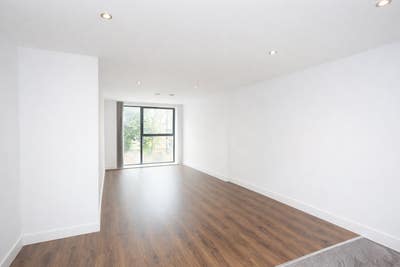 Beautiful 3 bedroom in Watford Main Photo
