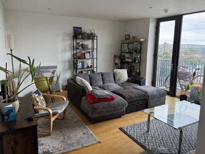 Spacious Double + Private Bathroom in Homely flat Main Photo