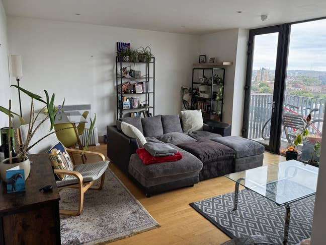 Spacious Double + Private Bathroom in Homely flat Main Photo