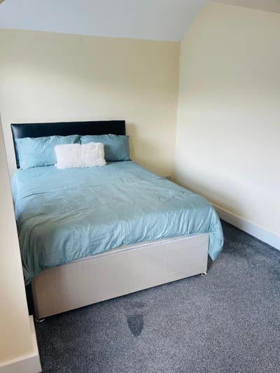 Spacious Double Room - TW5  Main Photo
