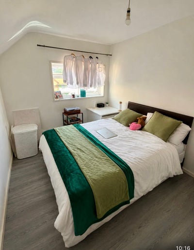 Spacious room in a lovely house 🏡  Main Photo