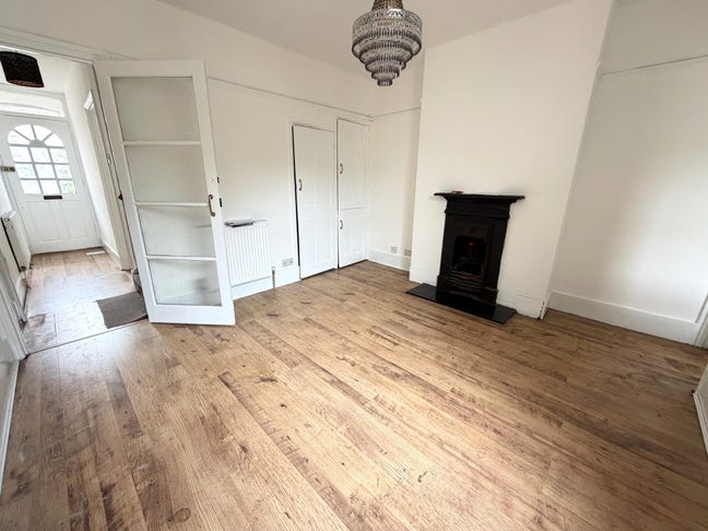 *** 2 Bedroom House To Rent In Croydon CR0 *** Main Photo