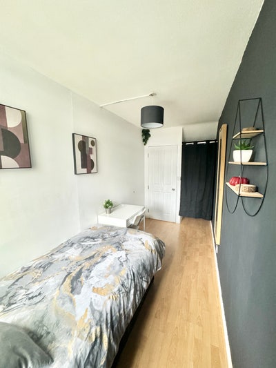 SW1V - Single with Private Balcony - Victoria Line Main Photo