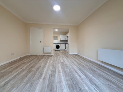 Newly Refurbished 1 Bed Apartment in South Croydon Main Photo