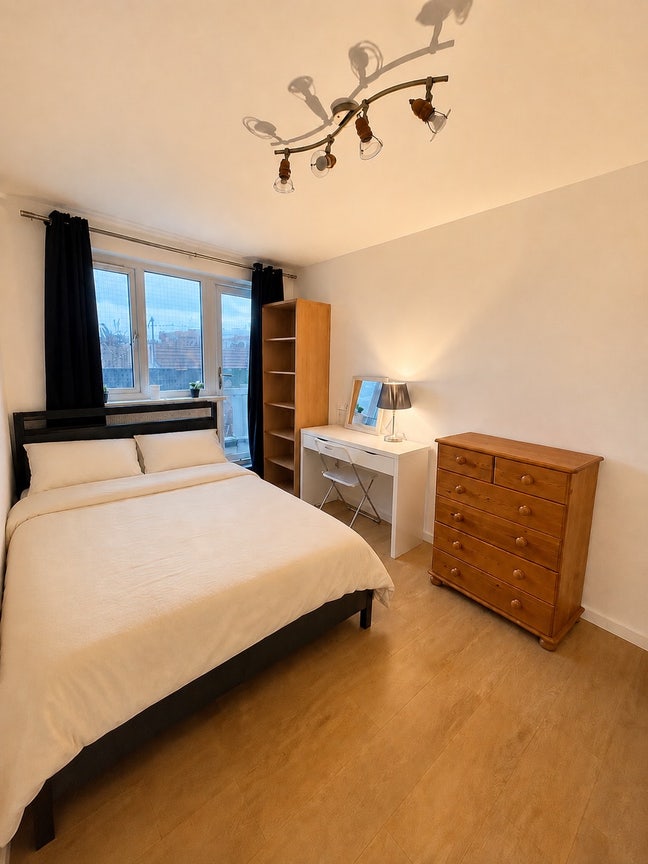  Double  room  -  Cosy  Clean  Female  Flatshare  N2  Main Photo