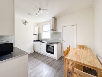 3 bedroom terraced house in Plaistow E13 Main Photo