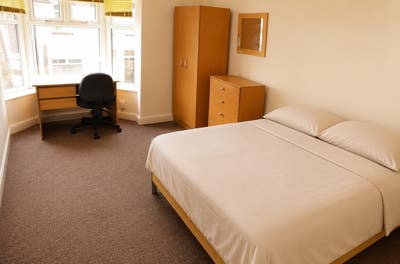 Bright Furnished Room – Bills Included – Lincoln Main Photo