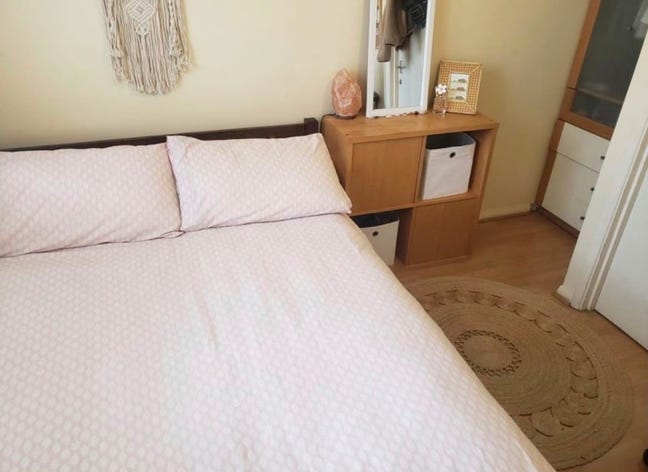 Double Room in spacey flat  Main Photo