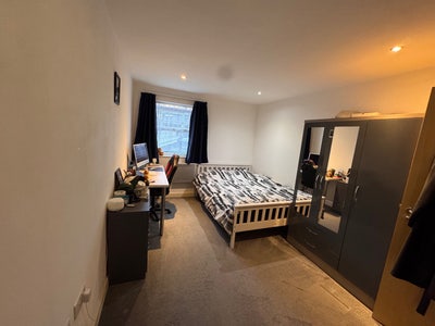 Double room with en-suite  Main Photo