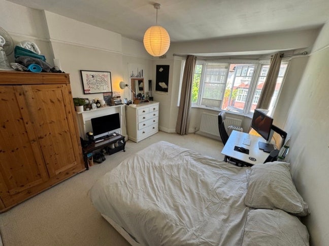 Large double room in Tooting Bec house share Main Photo
