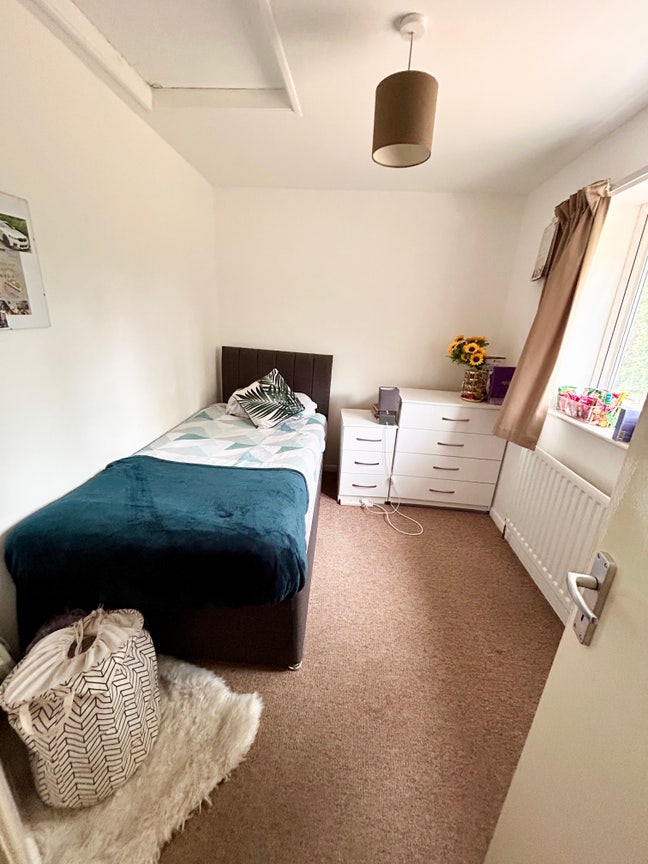  Single  bedroom near  Southmead  Hospital Female preferred Main Photo