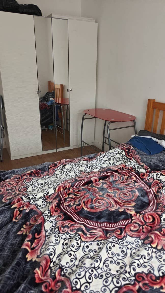 Double Room to Rent IG2 6TS Main Photo