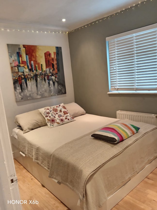 Bright / Quiet /Double Room in W10 Queens Park Main Photo