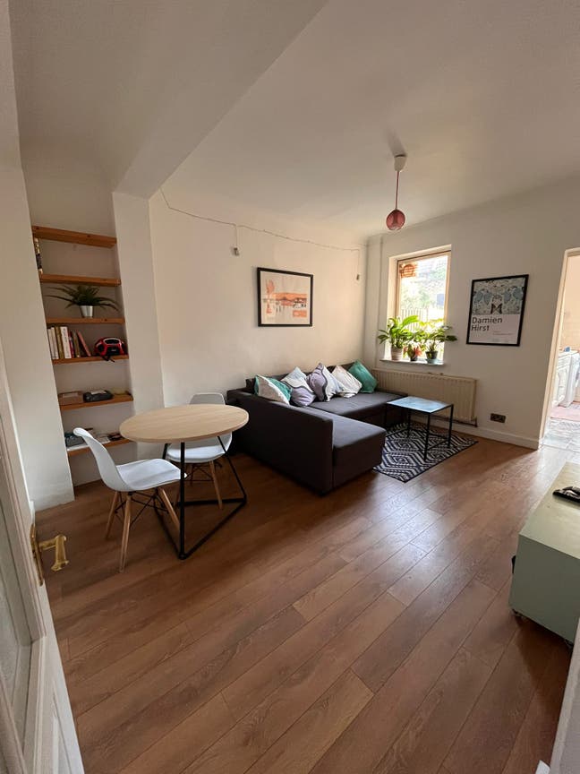 2 bedrooms available in Canning Town Main Photo