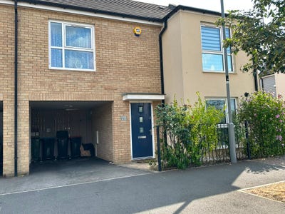 Spacious 4 Bed House, En-Suite, Parking & Garden Main Photo