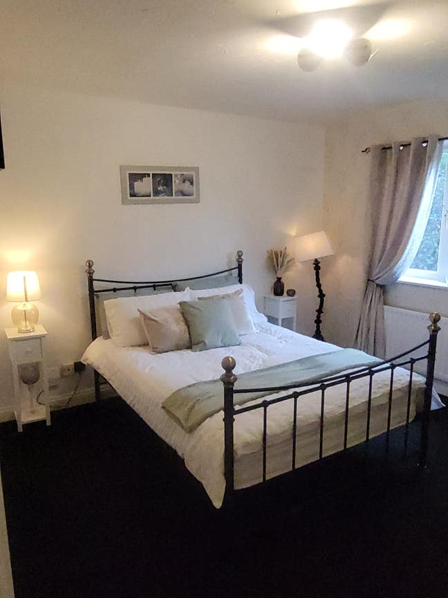 A large double bedroom  Main Photo