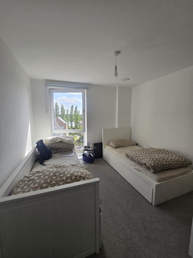 Rooms for Rent in 2bed flat Main Photo