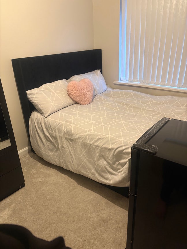 Room available in Northfield, B31 -Females only  Main Photo