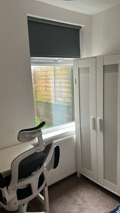 Clean Furnished Room; TV, Desk & Storage: Sept 29 Main Photo