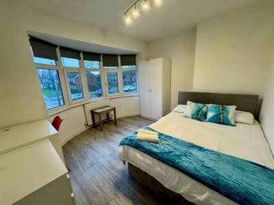 Delightful Double Bedroom in House Share Main Photo