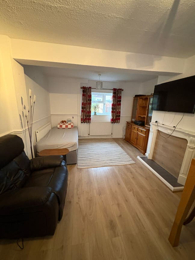 Single and Double Room in a Quiet Area  Main Photo