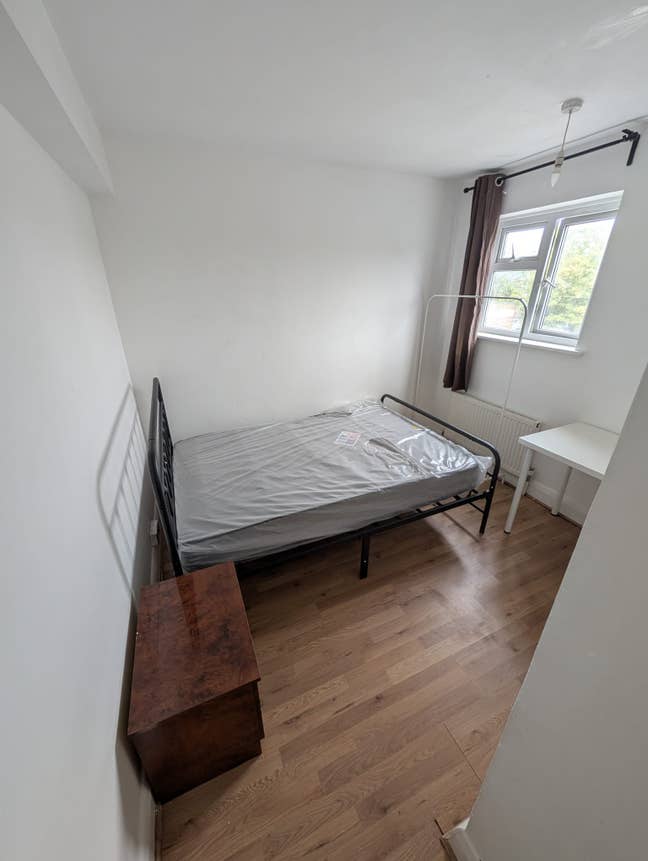 Bills Included – Rooms Available in Spacious 4-Bed Main Photo