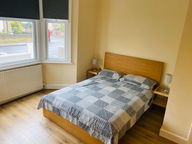 Bright Double Room in Tooting Broadway  Main Photo