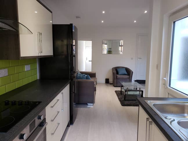 Free room in stoke right next to Staffordshire Uni Main Photo