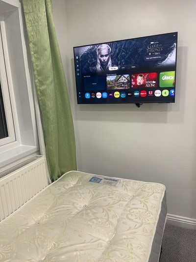 Large single room - &pound;400 PCM all bills included  Main Photo