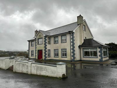 Massive house in the countryside  Main Photo
