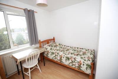 Single Room/Bedroom in 5 Bedrooms Apartment SW19 Main Photo