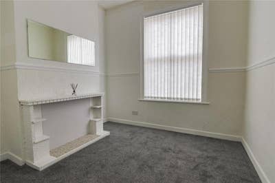 3 bedroom house to let just off Spring Bank HU3 Main Photo