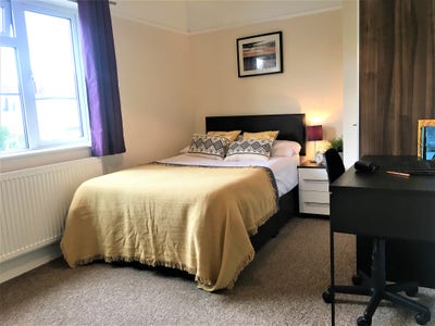 2 Double rooms, 1 with ensuite, RSCH 15 mins   Main Photo