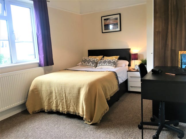 2 Double rooms, 1 with ensuite, RSCH 15 mins   Main Photo