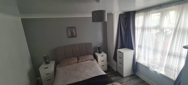 Spacious Double Room to rent &pound;900- bills included  Main Photo