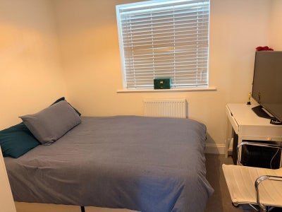 Small Double Bedroom In New Build House  Main Photo