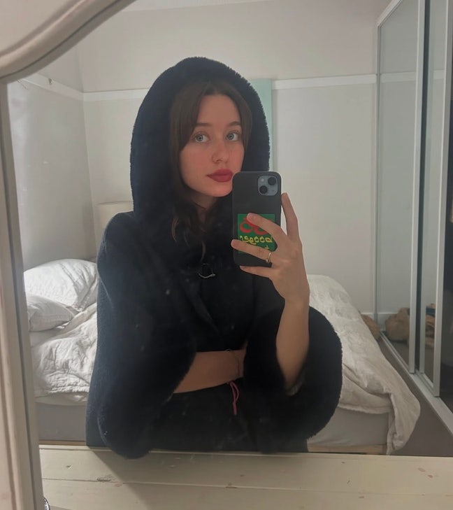 24, looking for a double room :)) Main Photo