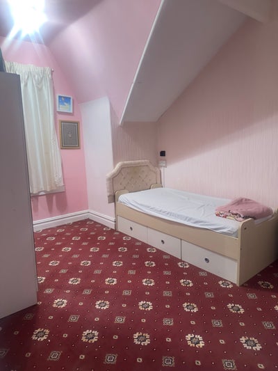 2 rooms available for female students only!  Main Photo
