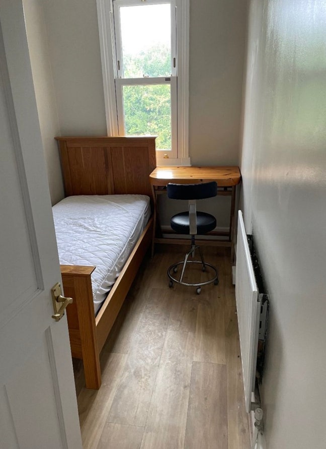 Single Room in a Shared House, GU4 8HQ Main Photo