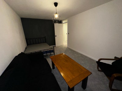 2 Double Rooms Available in 3 Bed Flat | E14  Main Photo