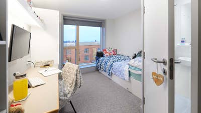 Room contract takeover! Woodland Court, Edge Hill Main Photo