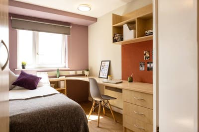 51 weeks En Suite Silver Plus Room - Belgrave View Main Photo