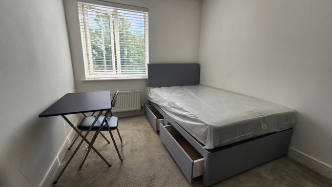 690Pm DA11 Spacious Doubleroom Gravesend Main Photo