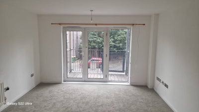 Modern 2 Bed Flat with Balcony – Stratford E15 Main Photo
