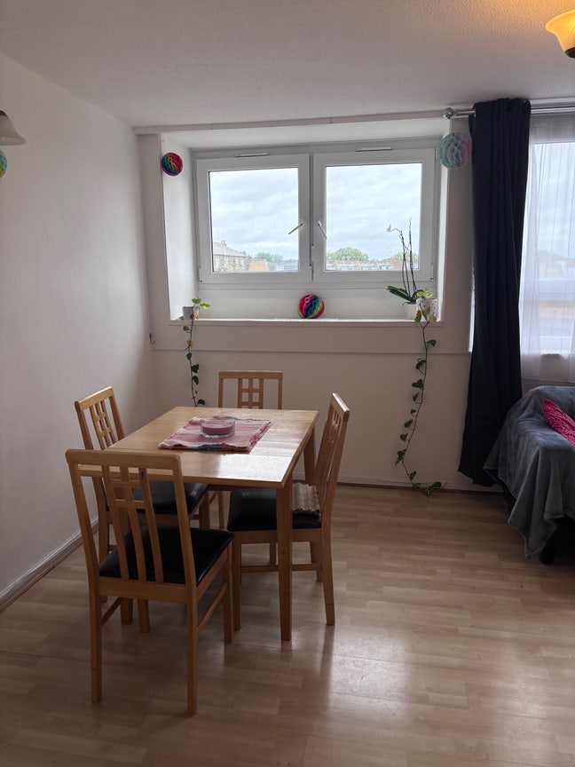 Social double room in Battersea available 🤍 Main Photo