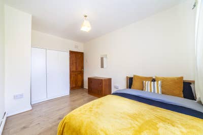Budget Couple Room in Green Putney Heath! Main Photo
