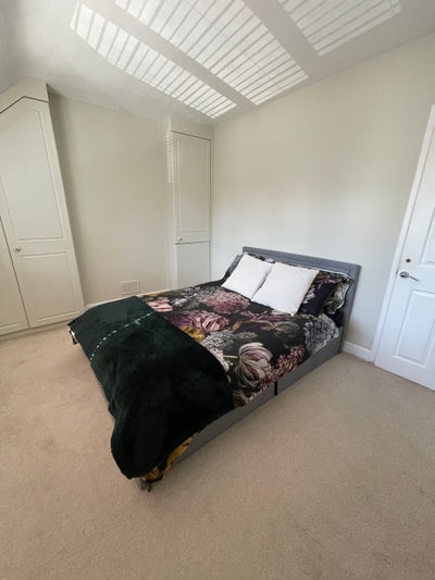 Large Double Room | 4 Mins to Station | Zone 4 Main Photo