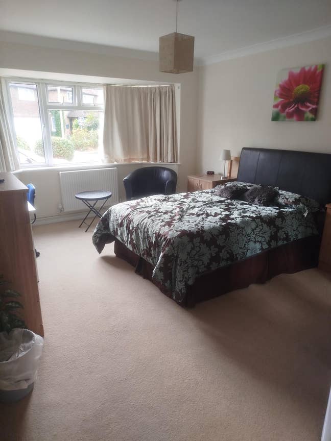 Large Double Room with En-Suite Main Photo